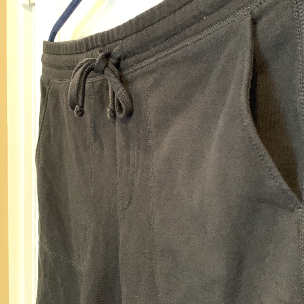 New with Tags Gap Men’s Black Drawstring Sweat Shorts Size Medium - Picture 2 of 5
